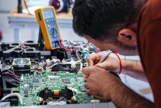 تعمیر برد پروژکتور LED؛ بررسی علائم خرابی